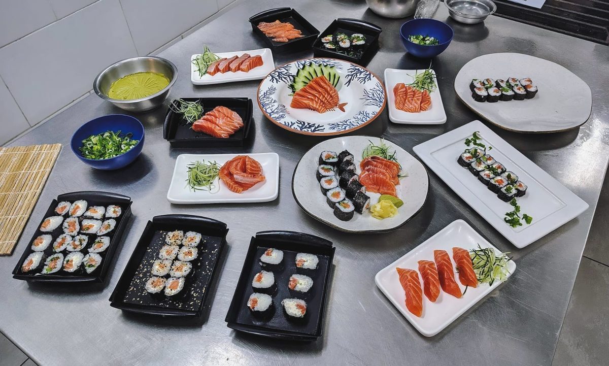 Preparos reais de alunos em aulas de culinária japonesa do Chef Mateus Guimarães